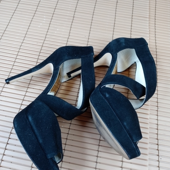 Michael Kors Criss Cross Black Suede Platform 5" h - Picture 9 of 10